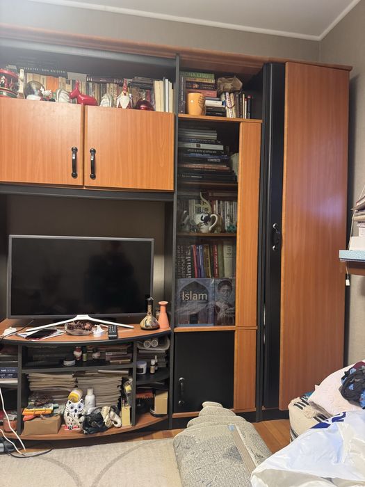 Vind biblioteca din 4corpuri furnir de cires in stare foarte buna