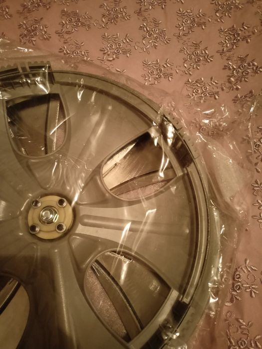 Колпаки на машину 15размер новые.