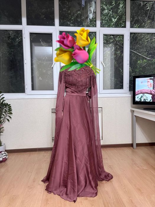 Платье со шлейфом