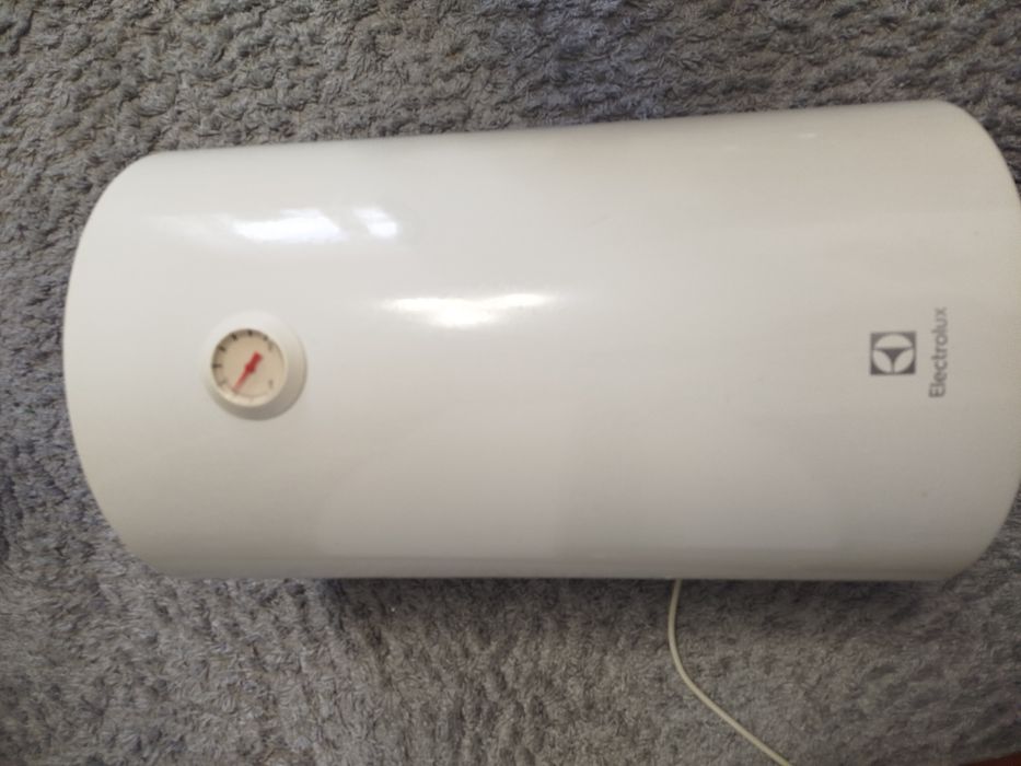Продам водонагреватель ELECTROLUX