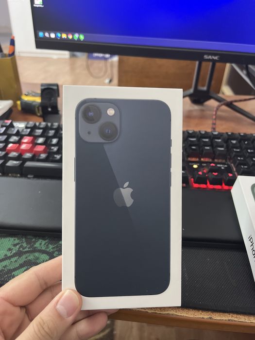 Продам Iphone 13