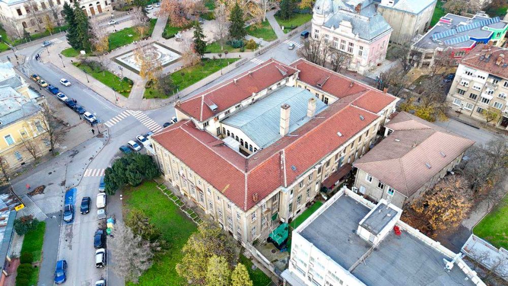 Дава се под наем Заведение в Русе, Център - 750 кв.м за 11221.53 € - Снимка #10