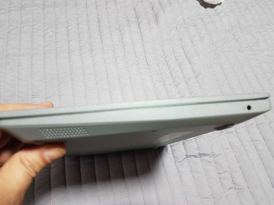 Laptop Lenovo 81VR