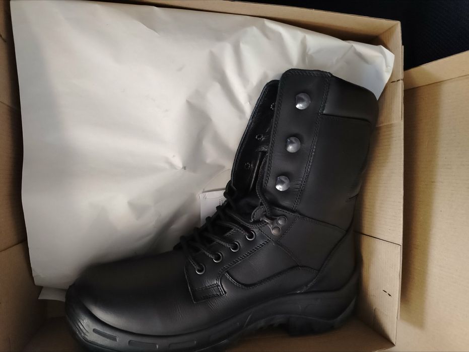 Продавам кубинки 43 номер български  естествена кожа .