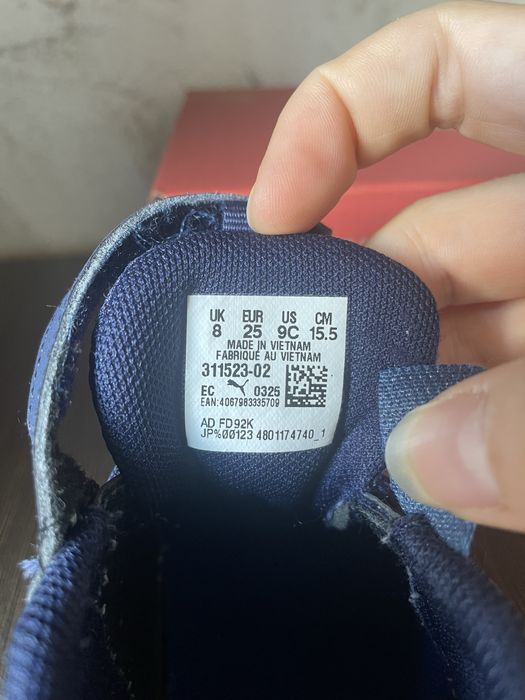 Nike ,Puma doua perechi