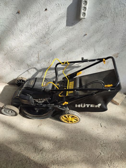 Газона косилка бензиновая