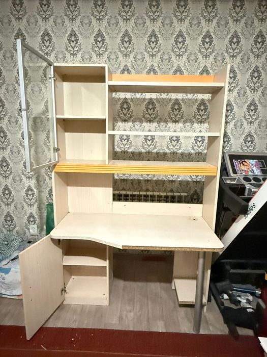 Продам стол для учебы, письменный, мебель