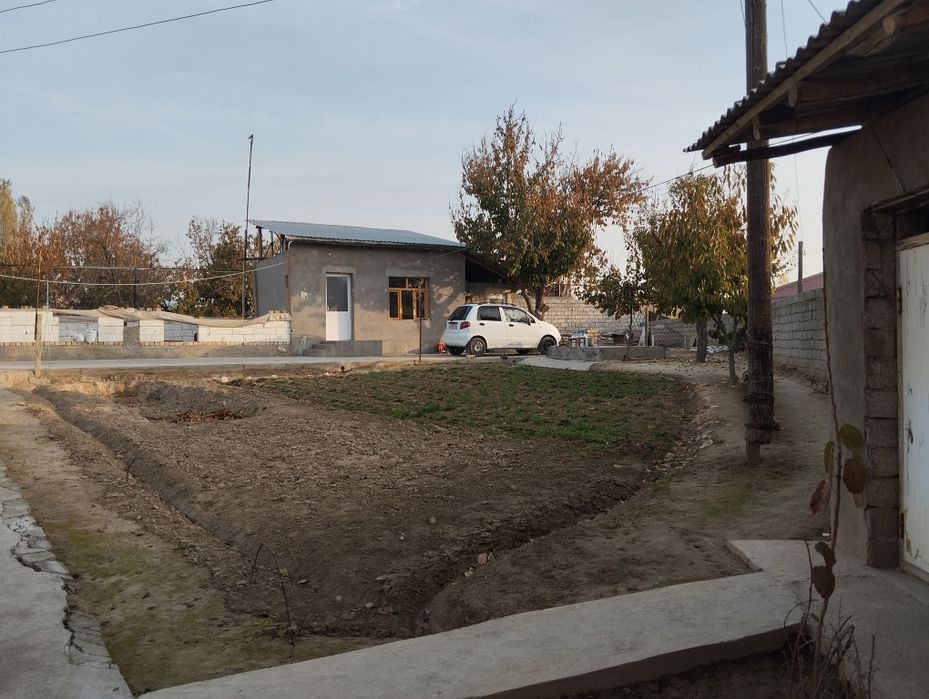 Yer sotiladi 3 sotok 27000$ dan kelishadigon joyi bor