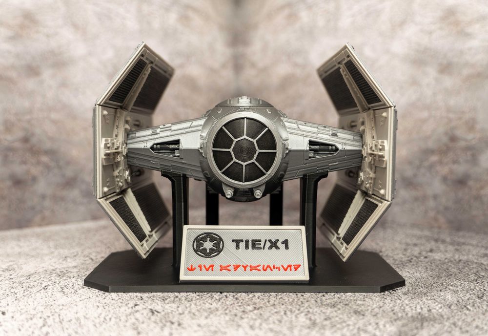 TIE/X1-модель истребитель Дарта Вейдера из вселенной Star Wars