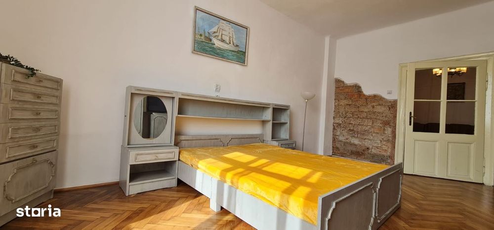 Vand apartament la casa , 2 camere , zona centrala
