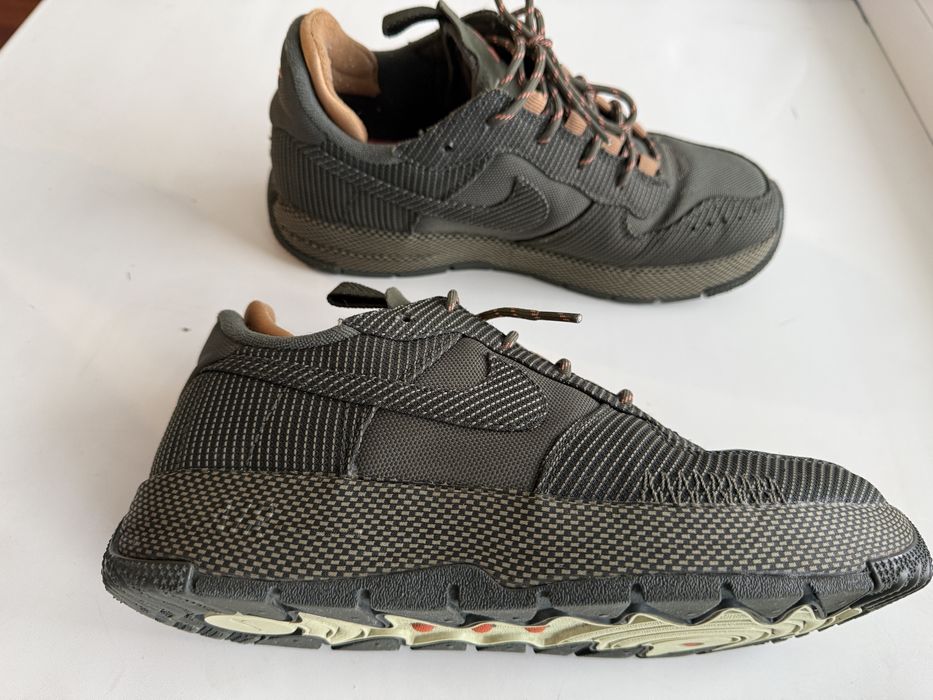 Продам кроссовки NIKe