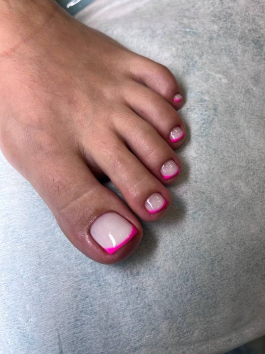 Маникюр-педикюр