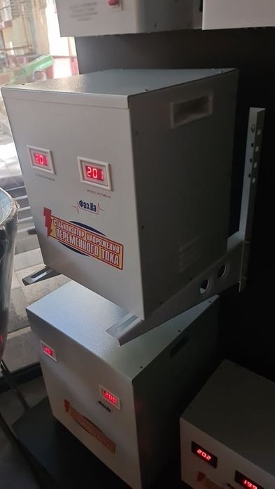 Продаю стабилизатор переменного тока.