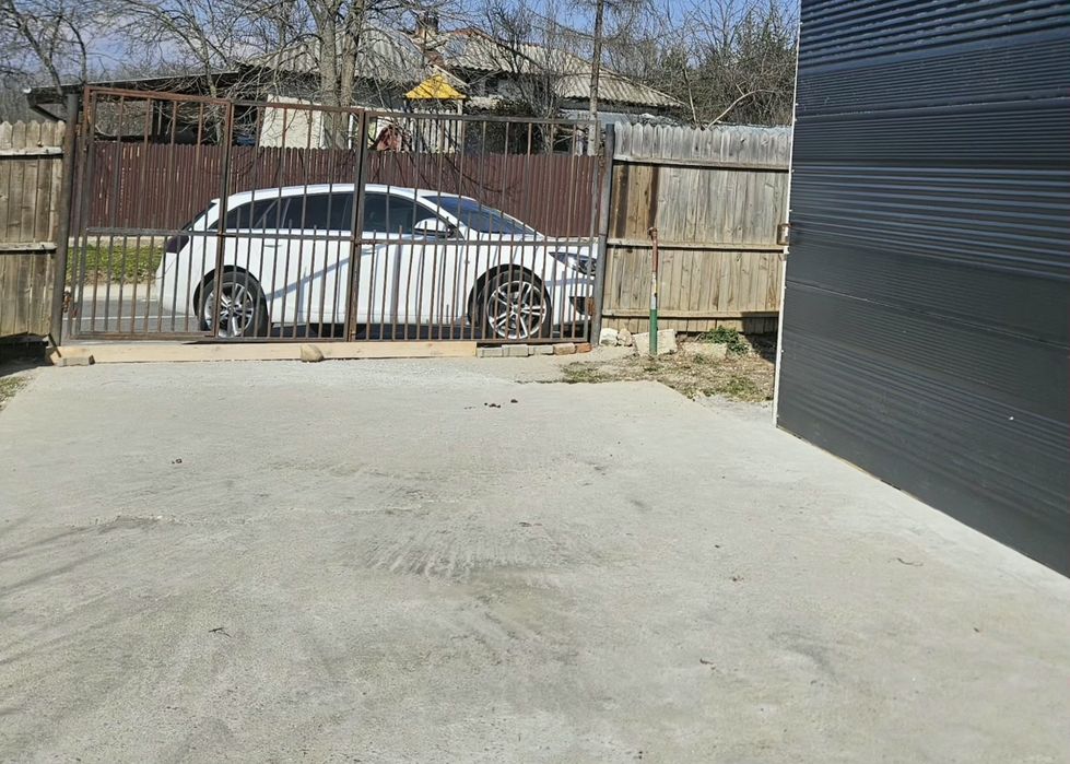 Vând  casă Albota P+1E sub prețul unui apartament