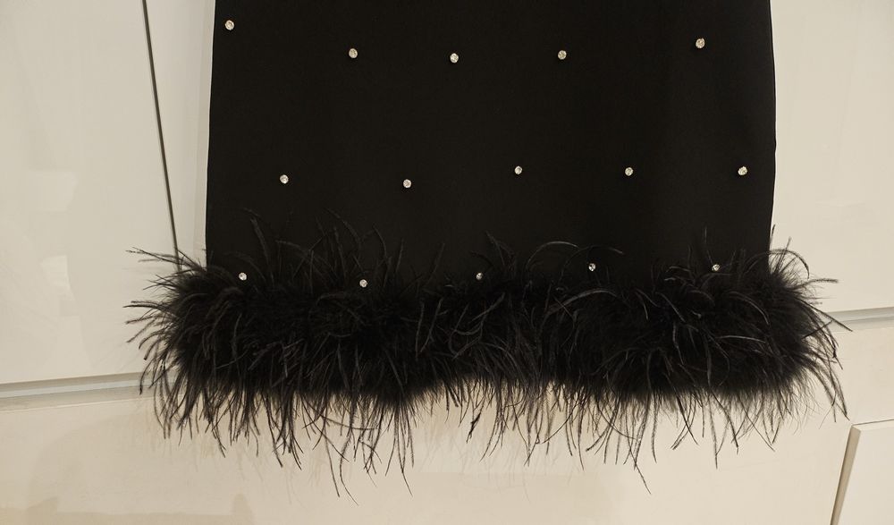 официална рокля с пера и кристали SISLEY S