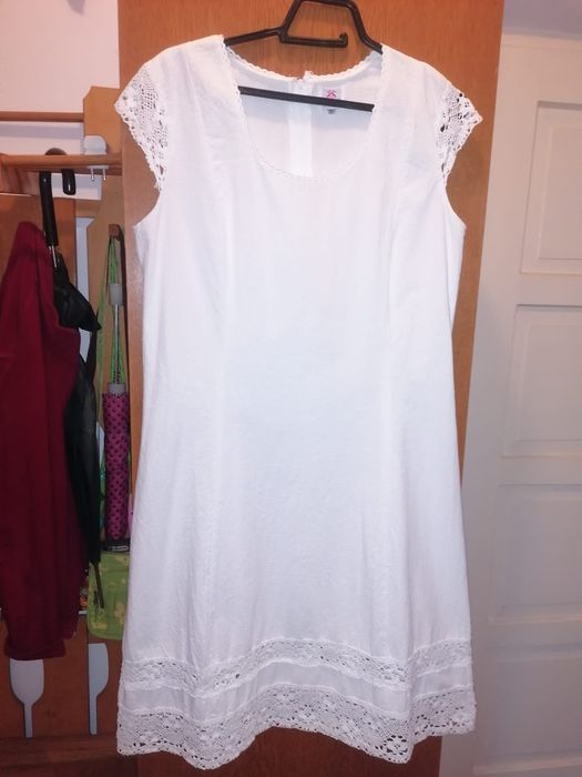 Rochie de in Naturustik mărimea 42 (XL), albă cu broderie, lungime 100 cm