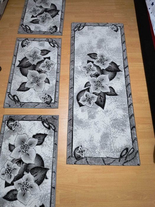 Set covor model floral cu pui