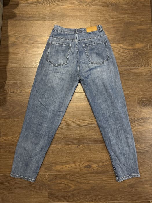 три различни модела дамски дънки