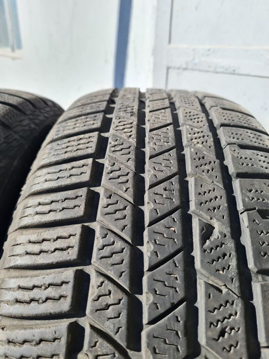 2 бр. зимни гуми 235/65/17 Continental DOT 3711 5 mm