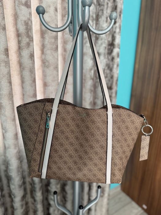 Дамска чанта Guess