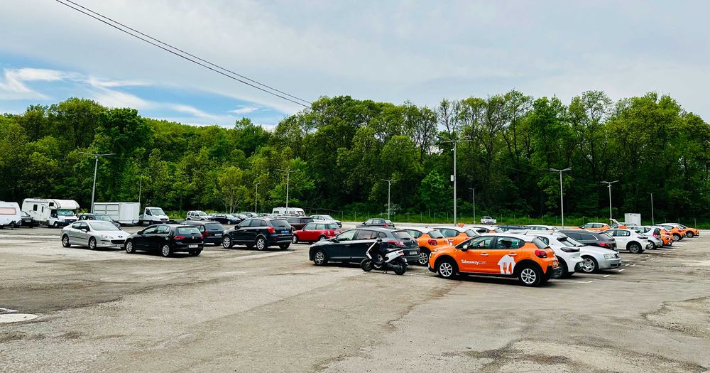 Дава се под наем Гараж / Паркомясто в София, Люлин 10 - 2000 кв.м за 30.6 € - Снимка #2