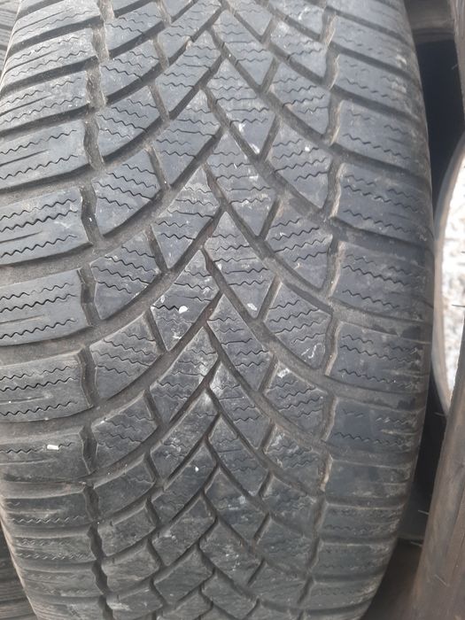 Продам шины 215/55/17 бриджистон