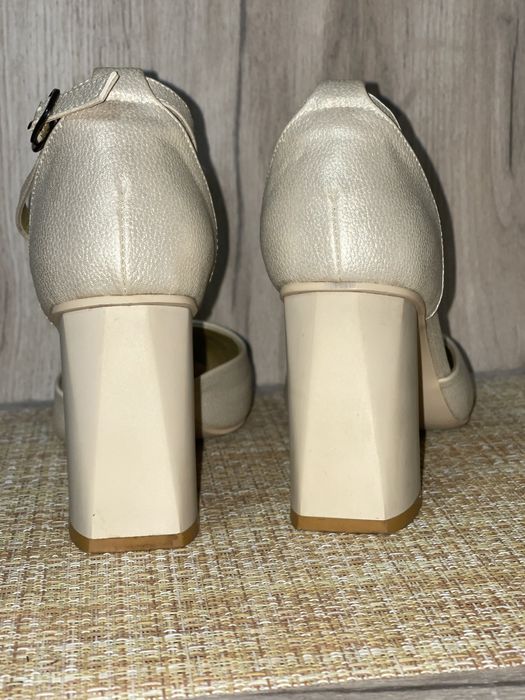 Продаю туфли