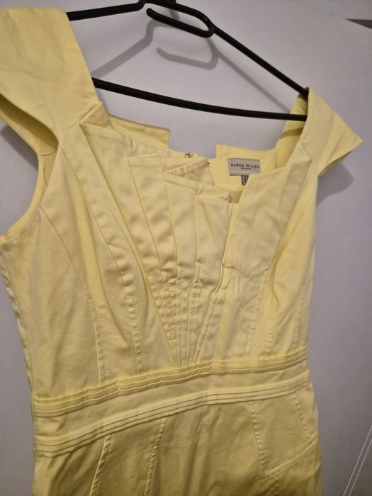 Жълта рокля Karen Millen