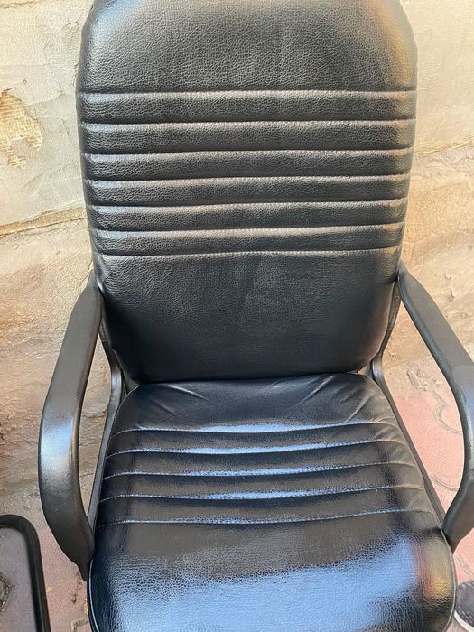 Кресло и журнальный столик