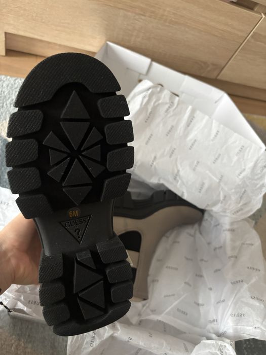 Ghete GUESS , marimea 37