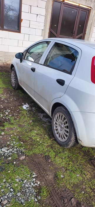 Vand sau schimb fiat punto 1.2 benzina
