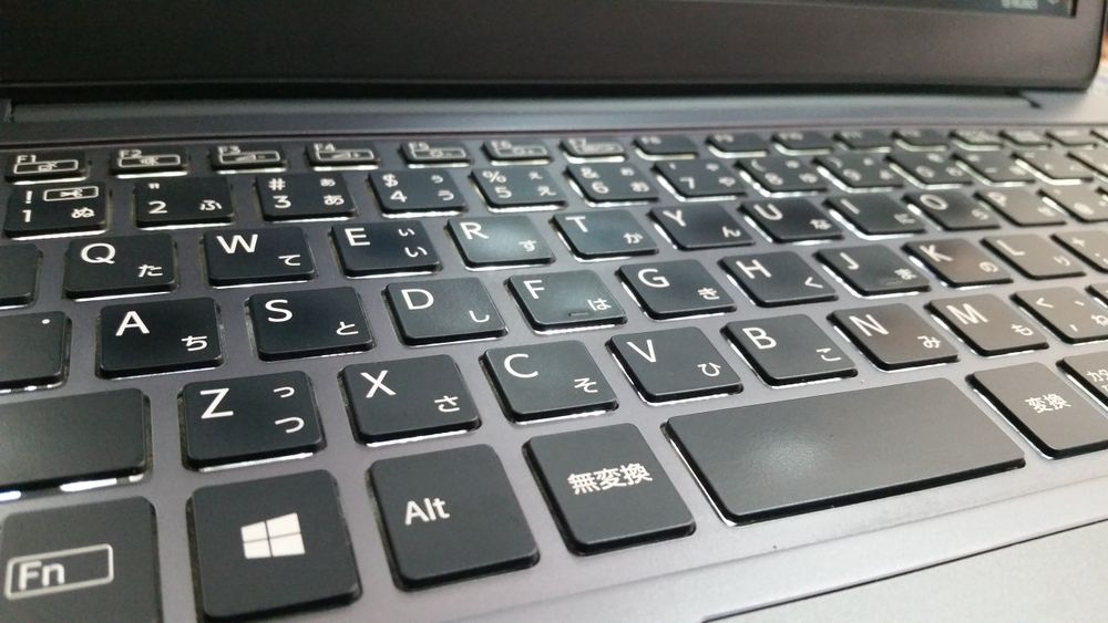 Sony Vaio Core i5 6-avlod 4/128gb alyumin korpus 1080fhd ekran