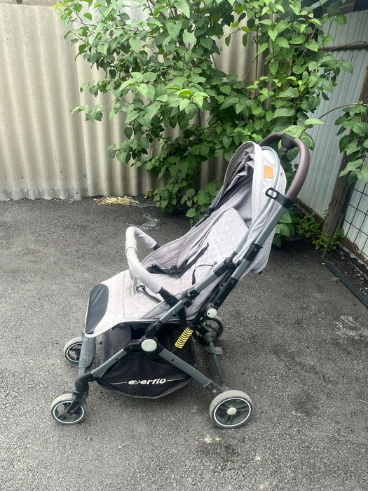 Продам прогулочную коляску