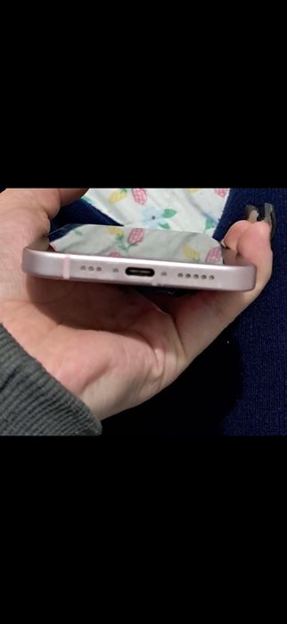 Айфон 15,емкость 84%