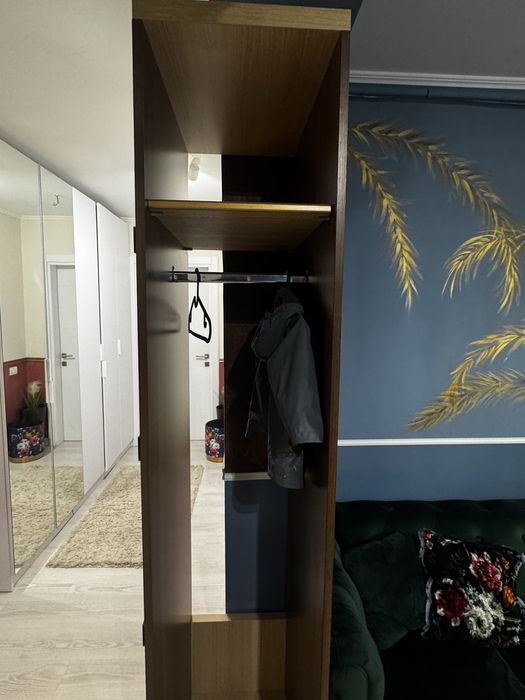 Vand dulap din lemn, stare impecabila