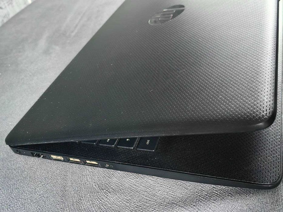 Ноутбук HP Laptop model 15