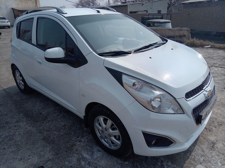 Продаю машину спарк автомат