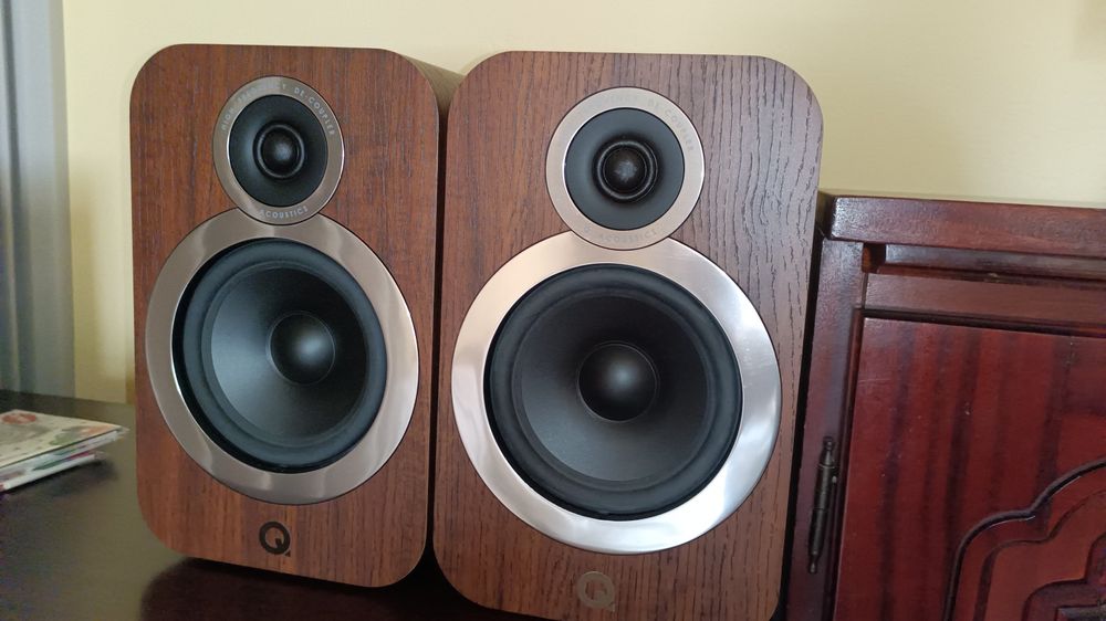 Vând boxe Q acoustics 3030i