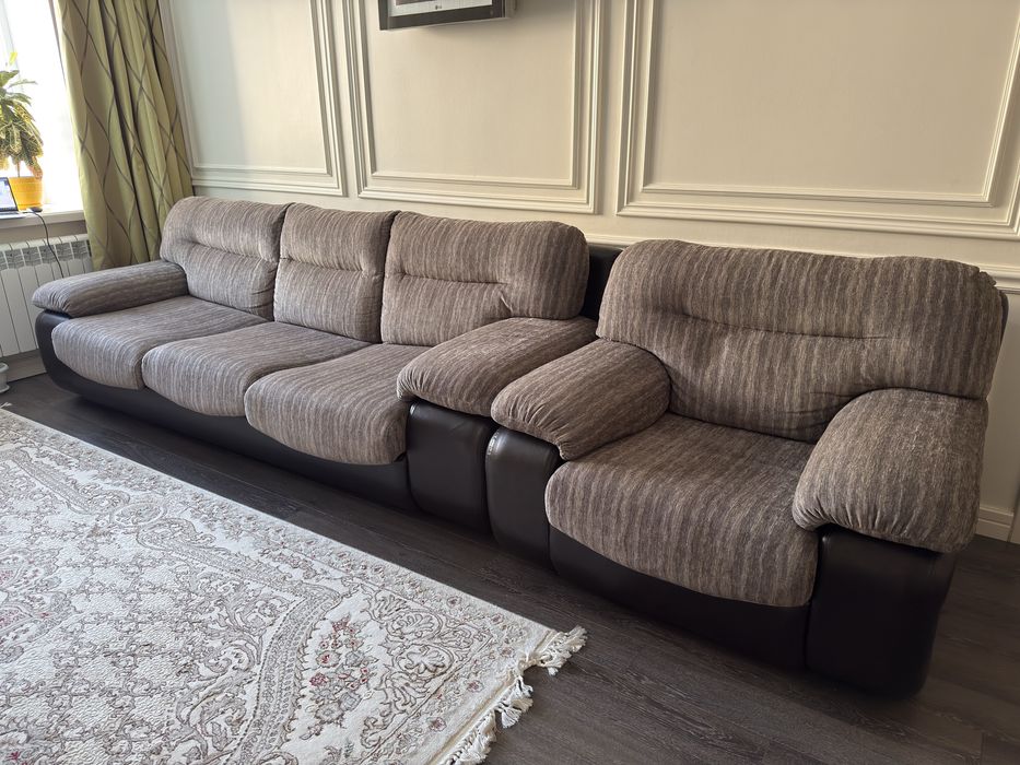 Диван с двумия креслами