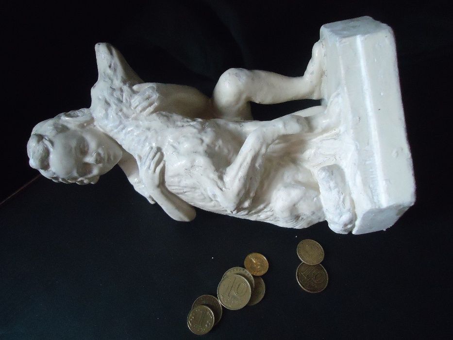 Статуэтка Девочка гладит собаку 1950-х годов прошлого века