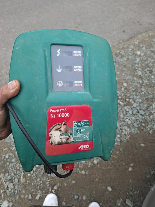 Aparat de gard electric pentru animale