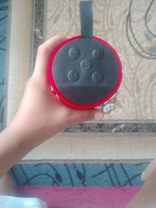 Красный и удобный колонка