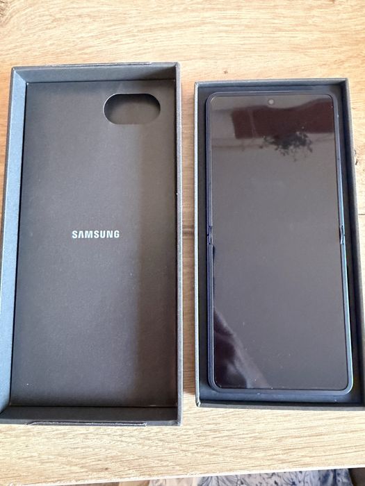 Samsung Z Flip7 nou