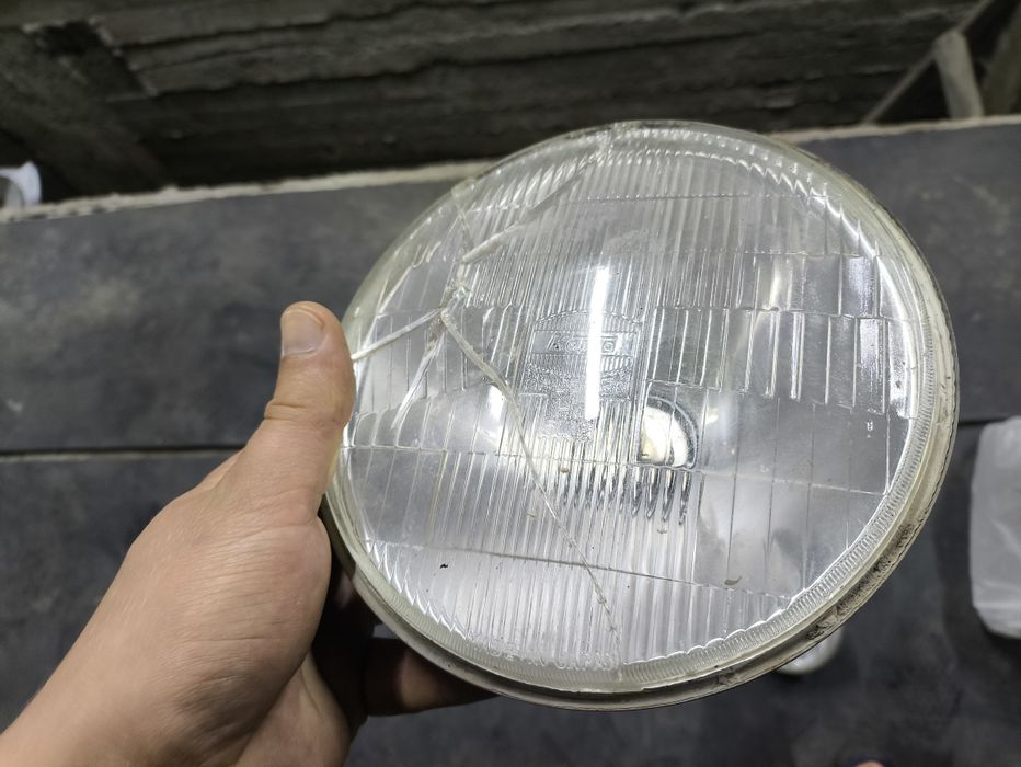 Продам фары на Паджеро 2