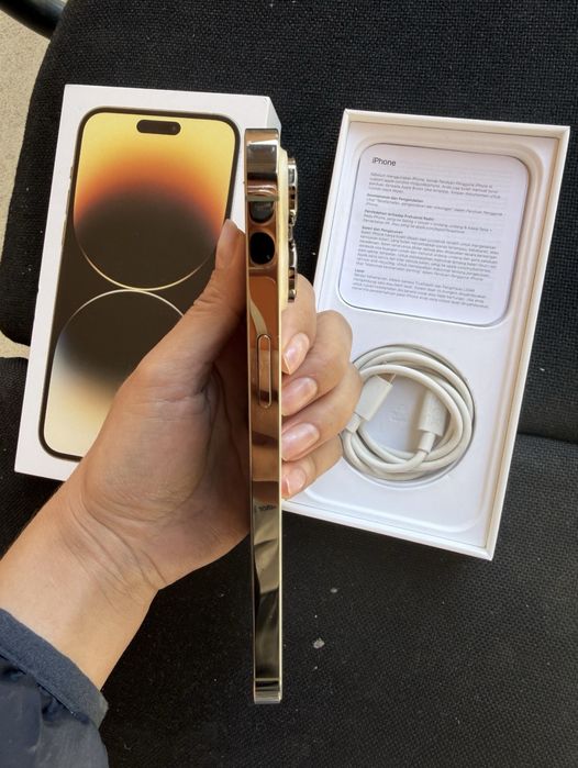 Продам айфон 14 про макс