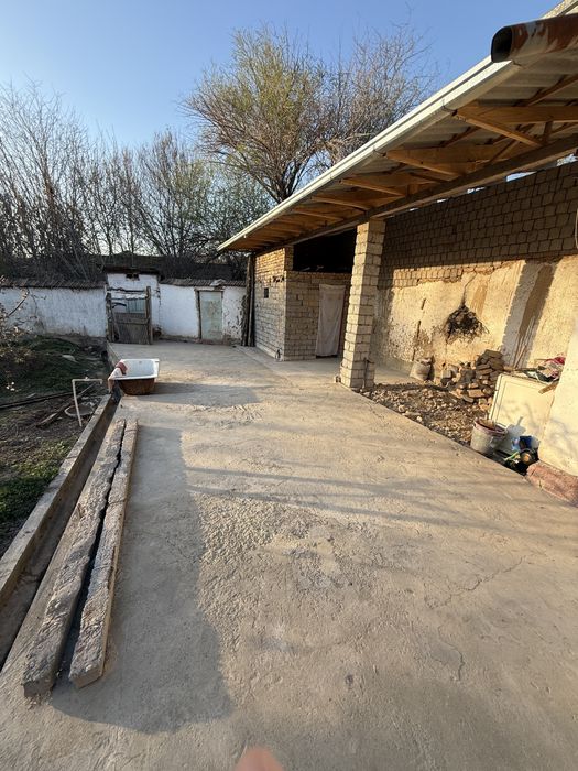 10 сотих 8 хона ховли сотилади!!!