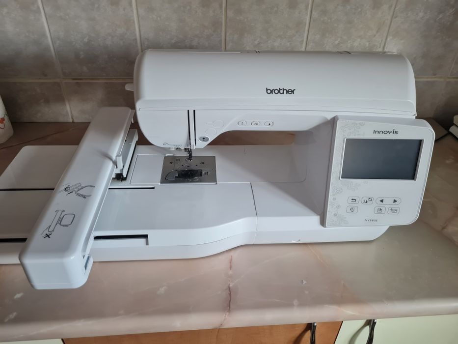 De vanzare masina brodat Brother  NV880E