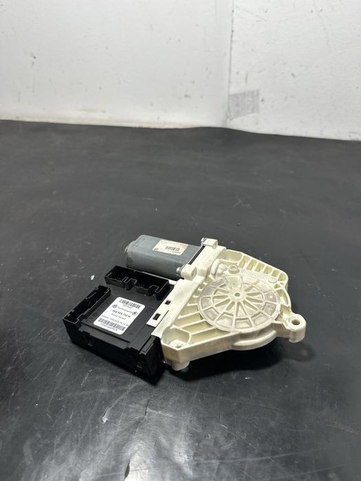 Motoras macara geam dreapta fata Volkswagen Vw Passat B6 1K0959792H