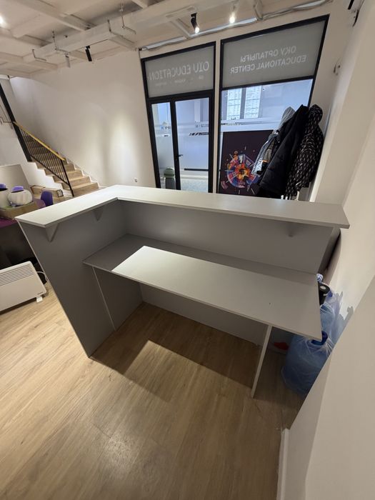 Продаётся ресепшн (стойка администратора)