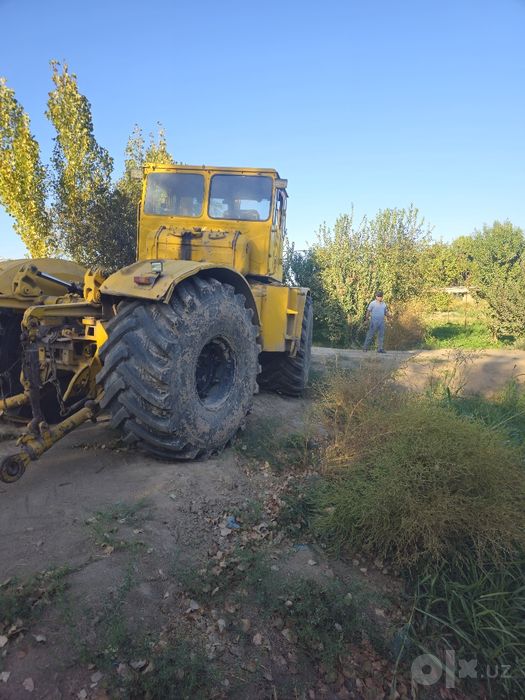 K 700 traktor sotiladi